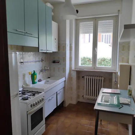 公寓 Giardino Panoramica 佩萨罗